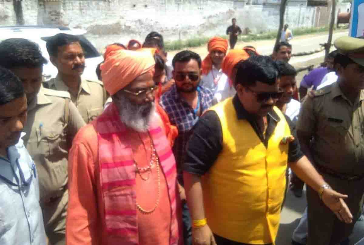 lok sabha election 2019 results live sakshi maharaj reached vote counting place