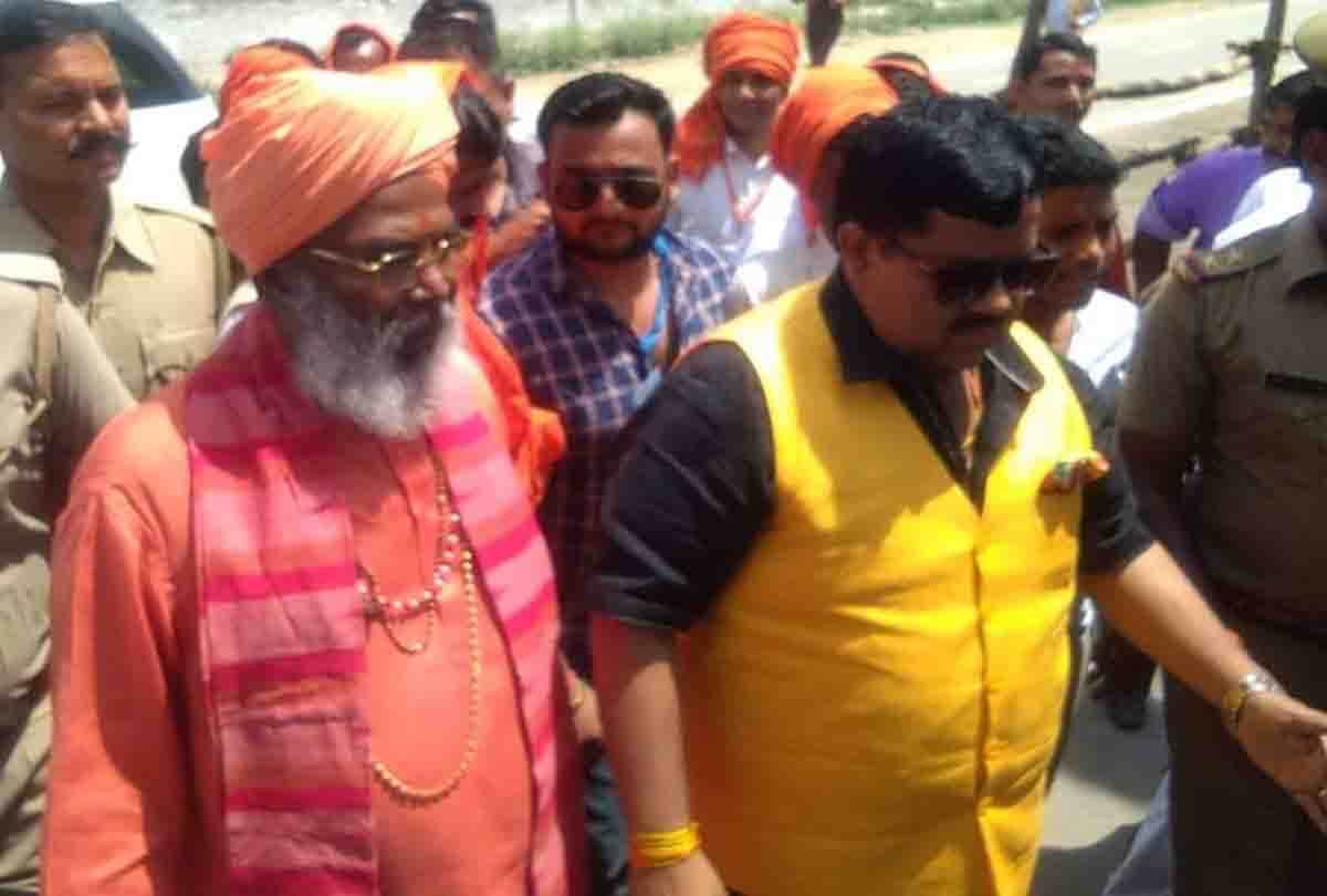 lok sabha election 2019 results live sakshi maharaj reached vote counting place