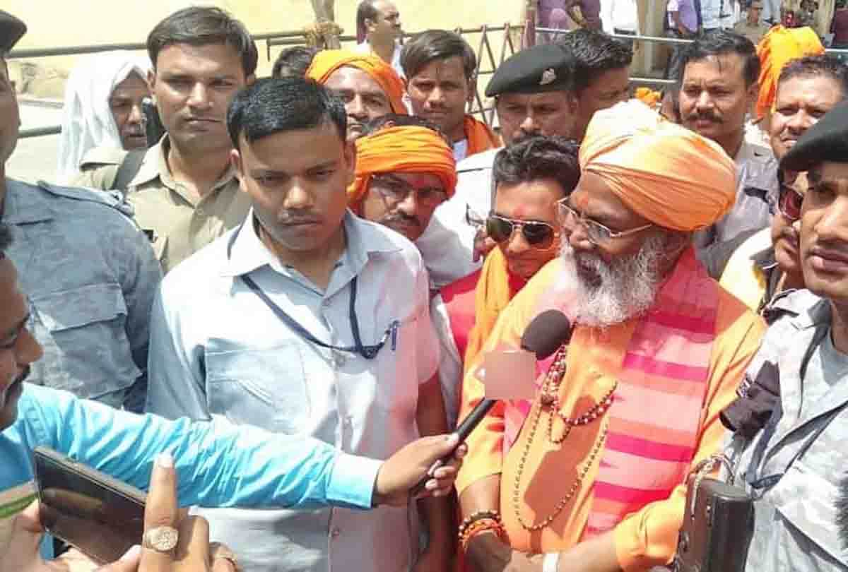 lok sabha election 2019 results live sakshi maharaj reached vote counting place