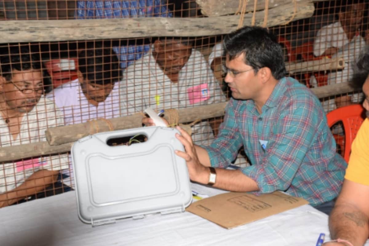 Uttar Pradesh Lok Sabha Election 2019 Results Live- fight in yakub qureshi and rajendra agrwal