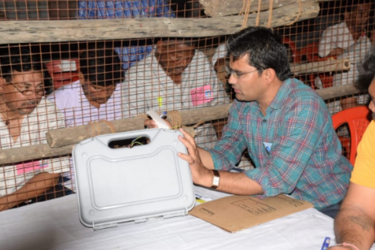 Uttar Pradesh Lok Sabha Election 2019 Results Live- fight in yakub qureshi and rajendra agrwal