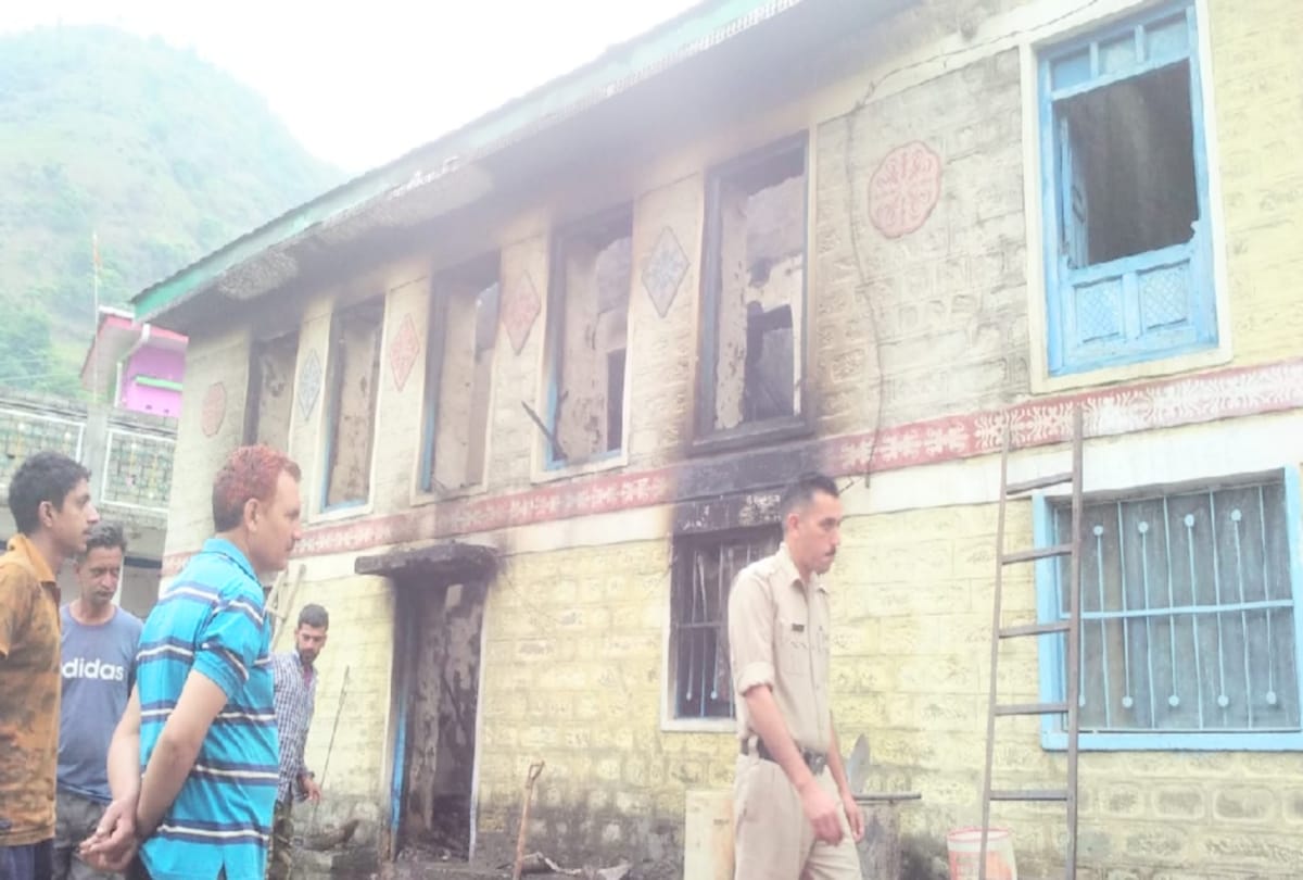 father and daughter burnt alive in fire broke out in house