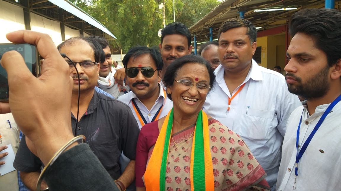 help line numberAlong with distributing the lunch packet, MP Dr. Rita Bahuguna Joshi released the help line number
