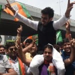 जश्न मनाते भाजपा कार्यकर्ता
