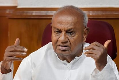 Former prime minister HD deve gowda praised Rail minister said demanding resignation if not good