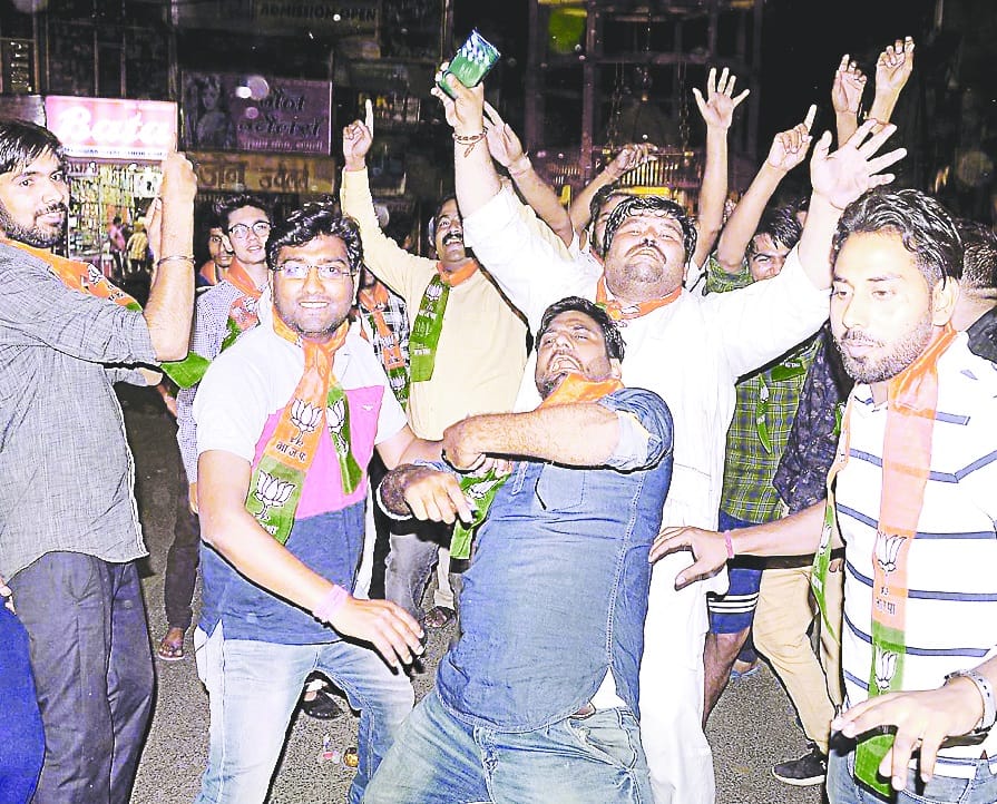 modi magic ke aage gathbandhan ki raneeti fail
