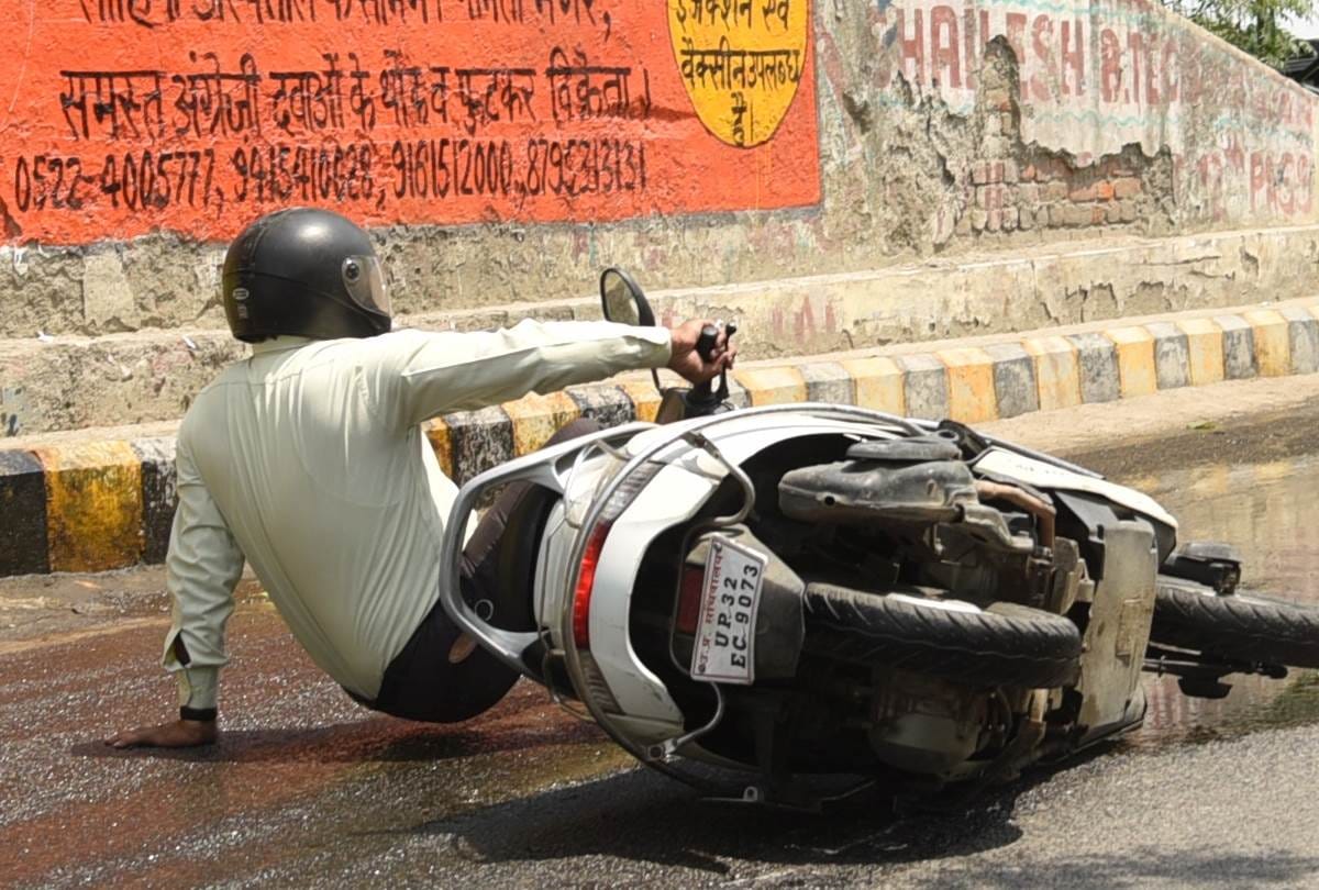many people injured when oil got spread on the road in lucknow