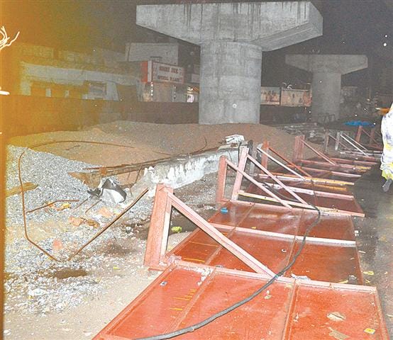 Hoardings and trees collapsed power crisis deep