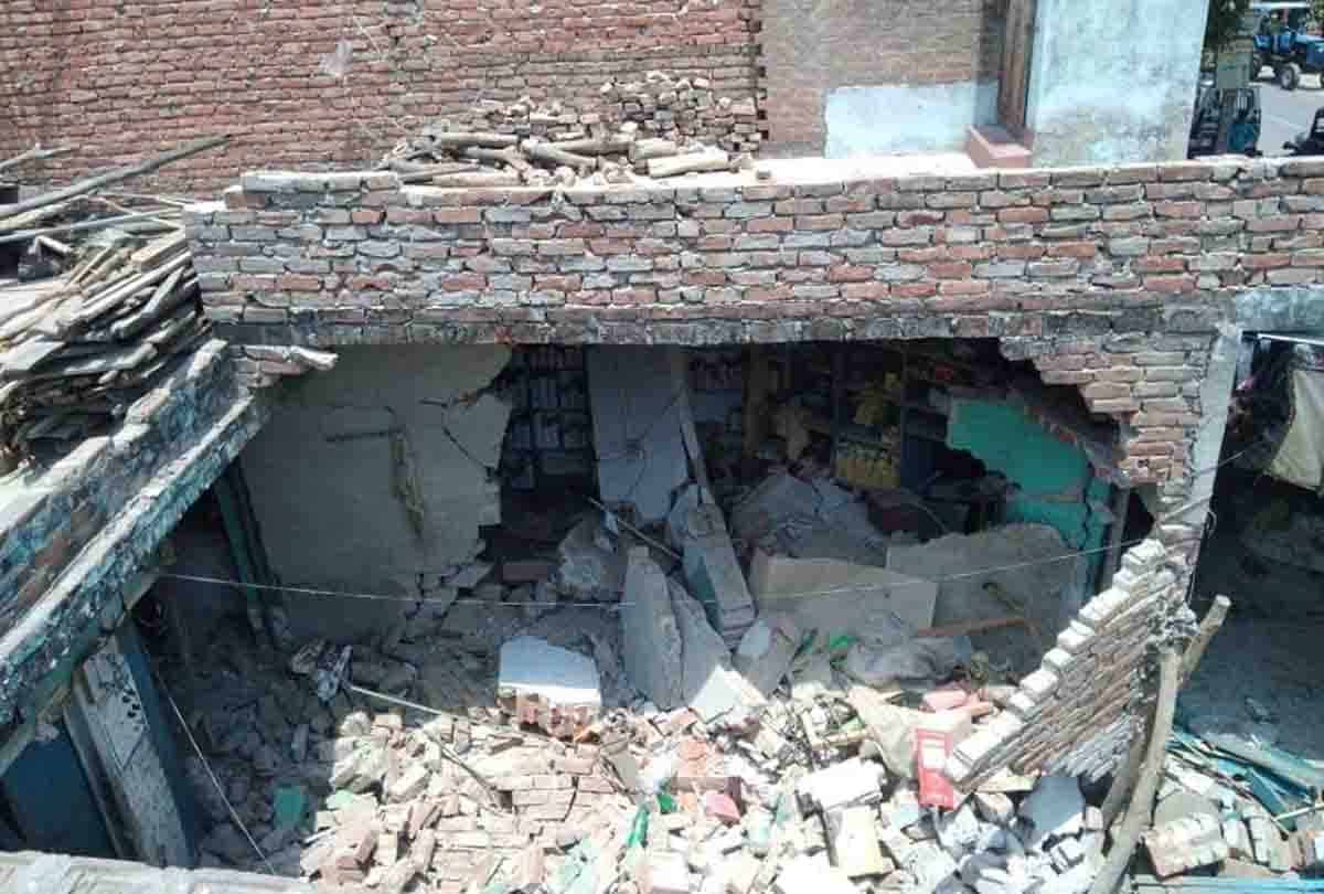 one child died in blast at home in hardoi