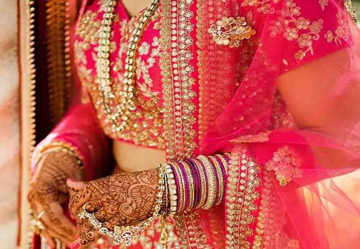 Bride waiting groom but he did not reached