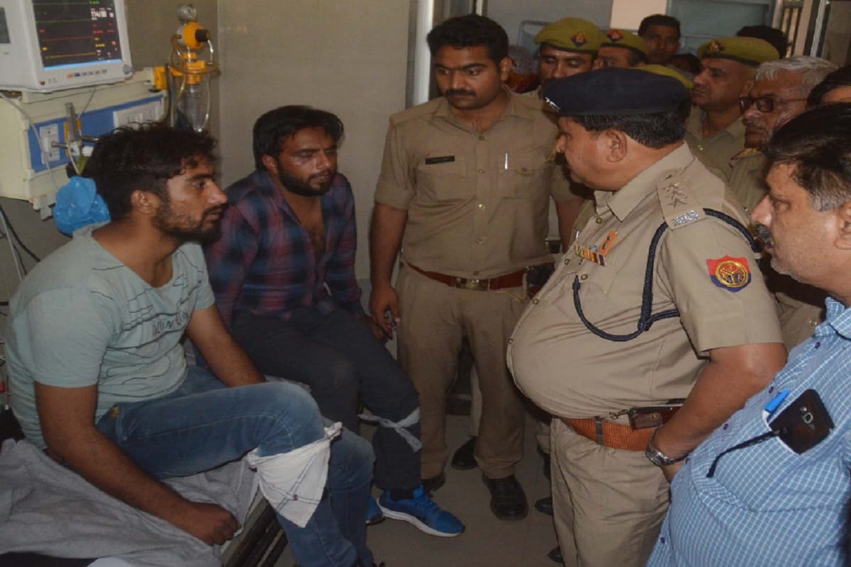 Baghpat police encounter, two crooks arrested after three lakhs Looted