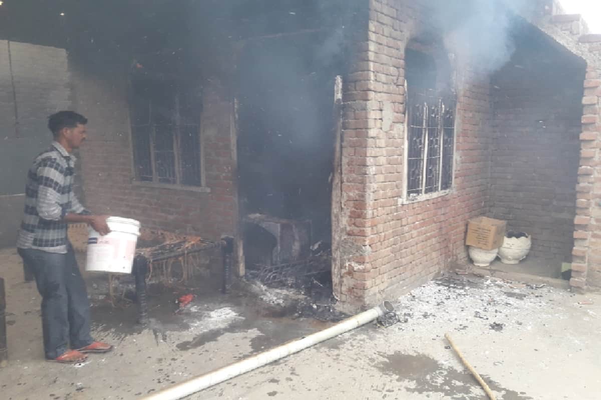 The houses of the boyfriend were set on fire after court marriage in Muzaffarnagar