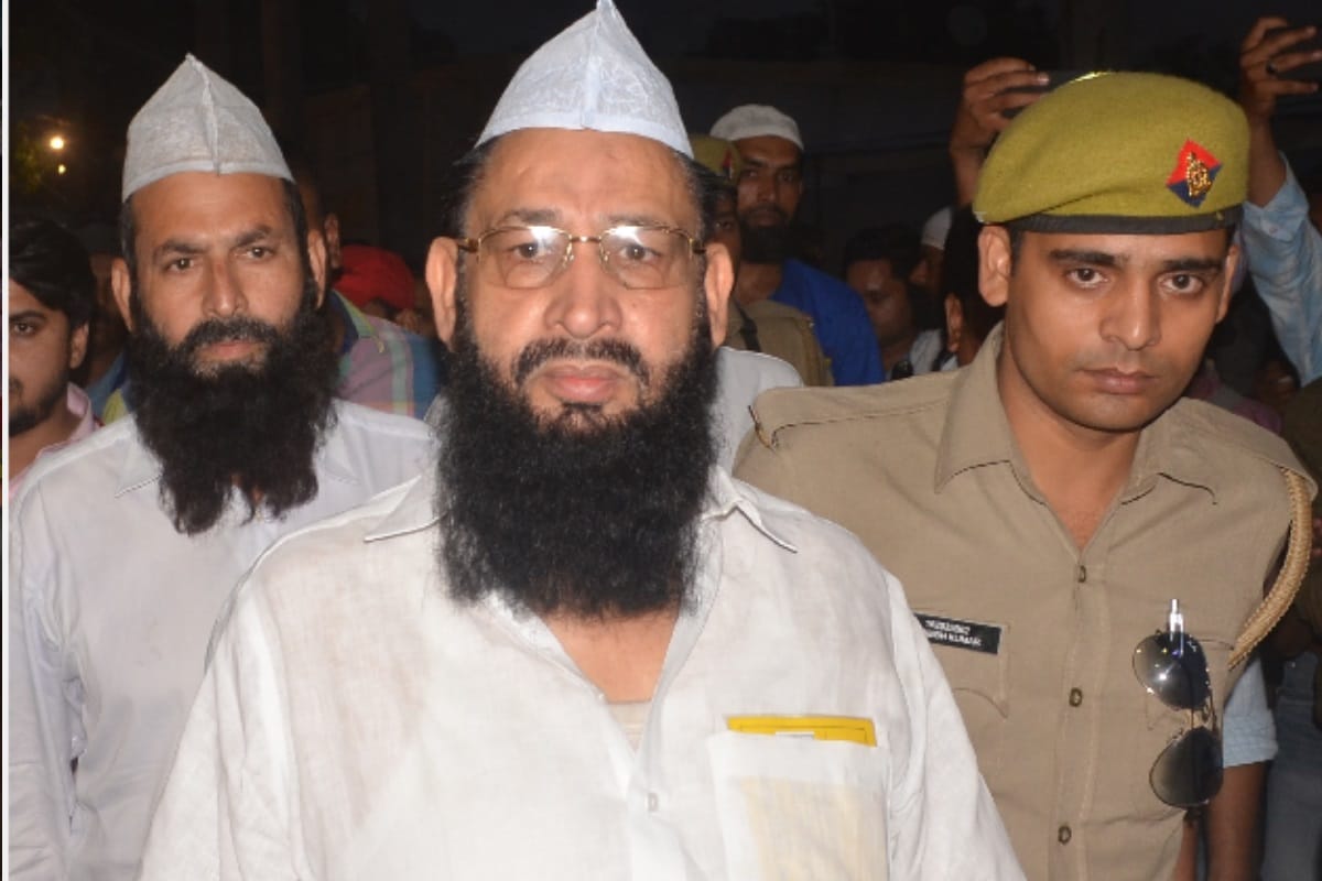Uproar at SSP office in Meerut against BSP leader Yakub Qureshi