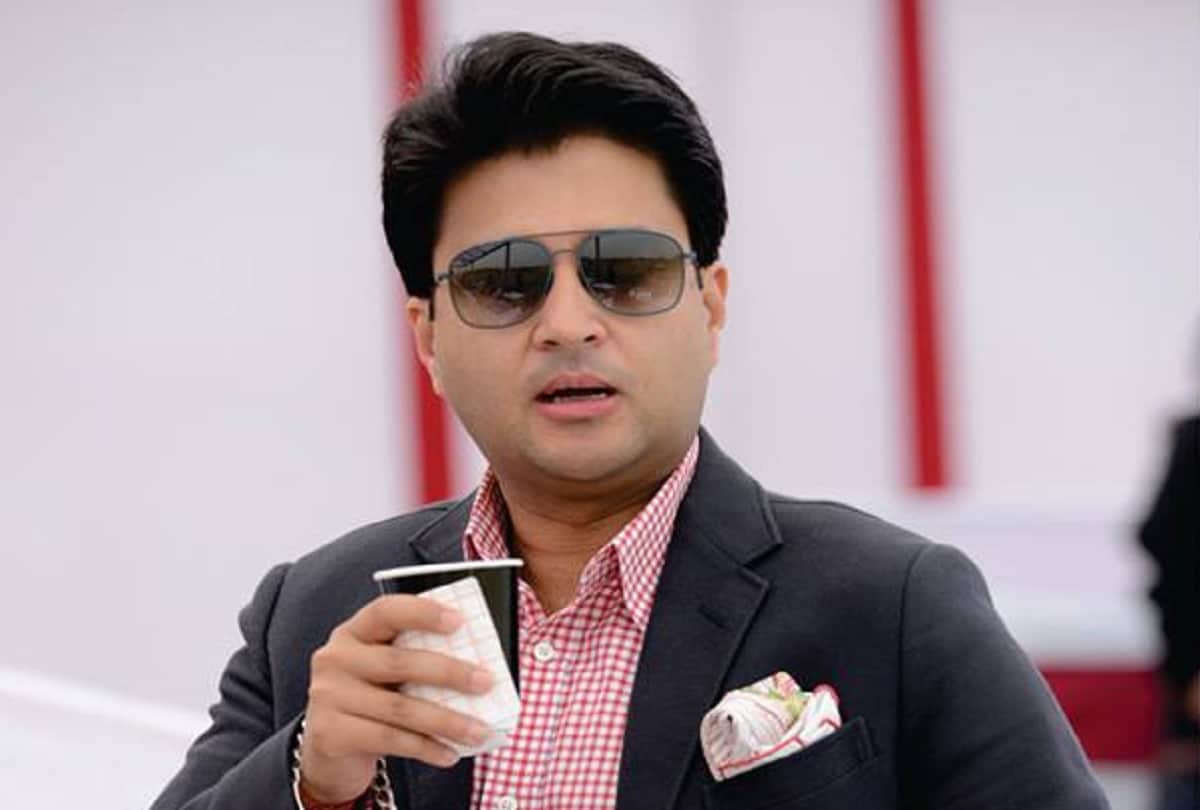 Anubhav Sinha viral Tweet on Jyotiraditya Scindia resignation from Congress in Madhya Pradesh