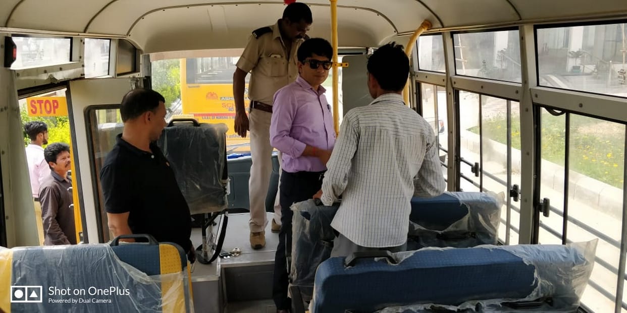 अनफिट मिले स्कूली बस, 60 प्रबंधकों को थमाया नोटिस