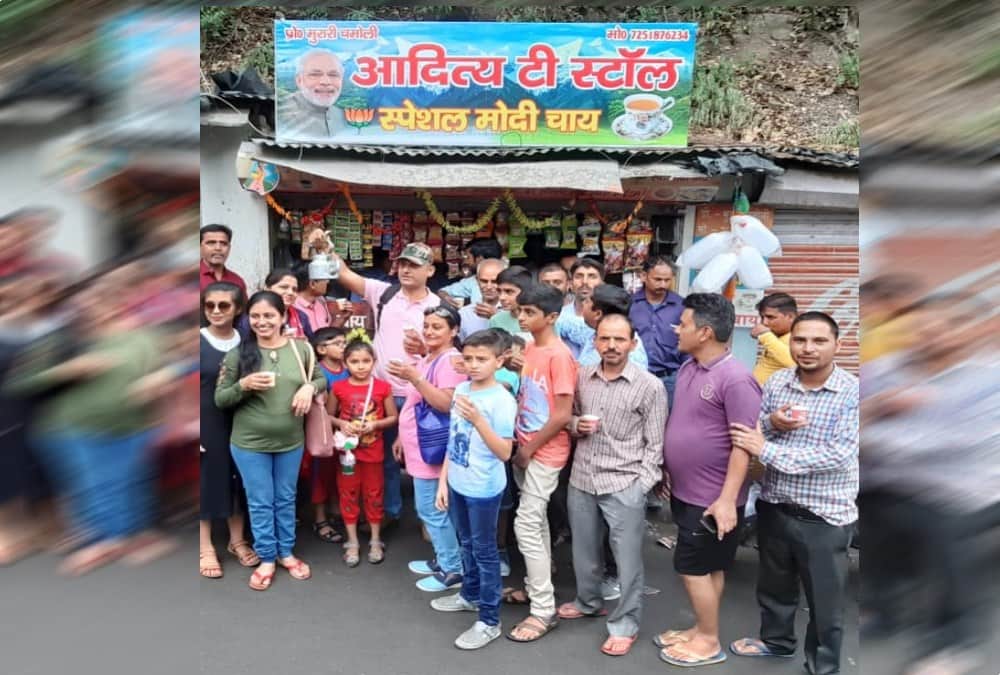 Shopkeeper give free Modi special Tea to customers after bjp wins in lok sabha election