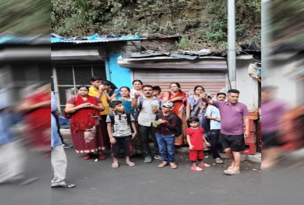 Shopkeeper give free Modi special Tea to customers after bjp wins in lok sabha election