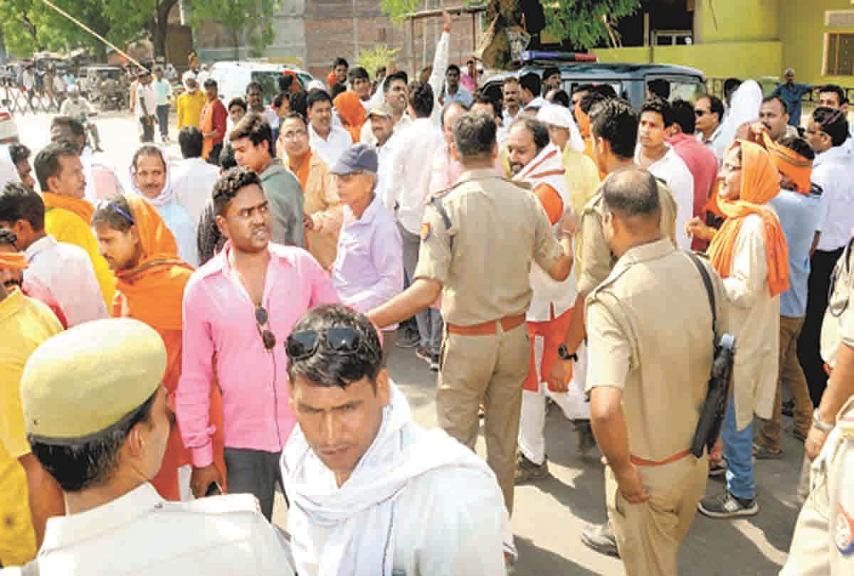 Pratapgarh: The clutter between the blockade also prevailed.
