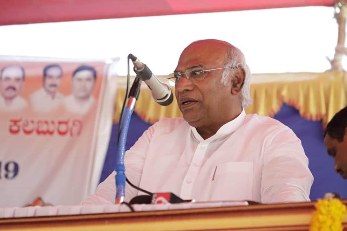 Kharge rubbishes talk of him being Sonias remote control slams BJP over its way of choosing party chiefs