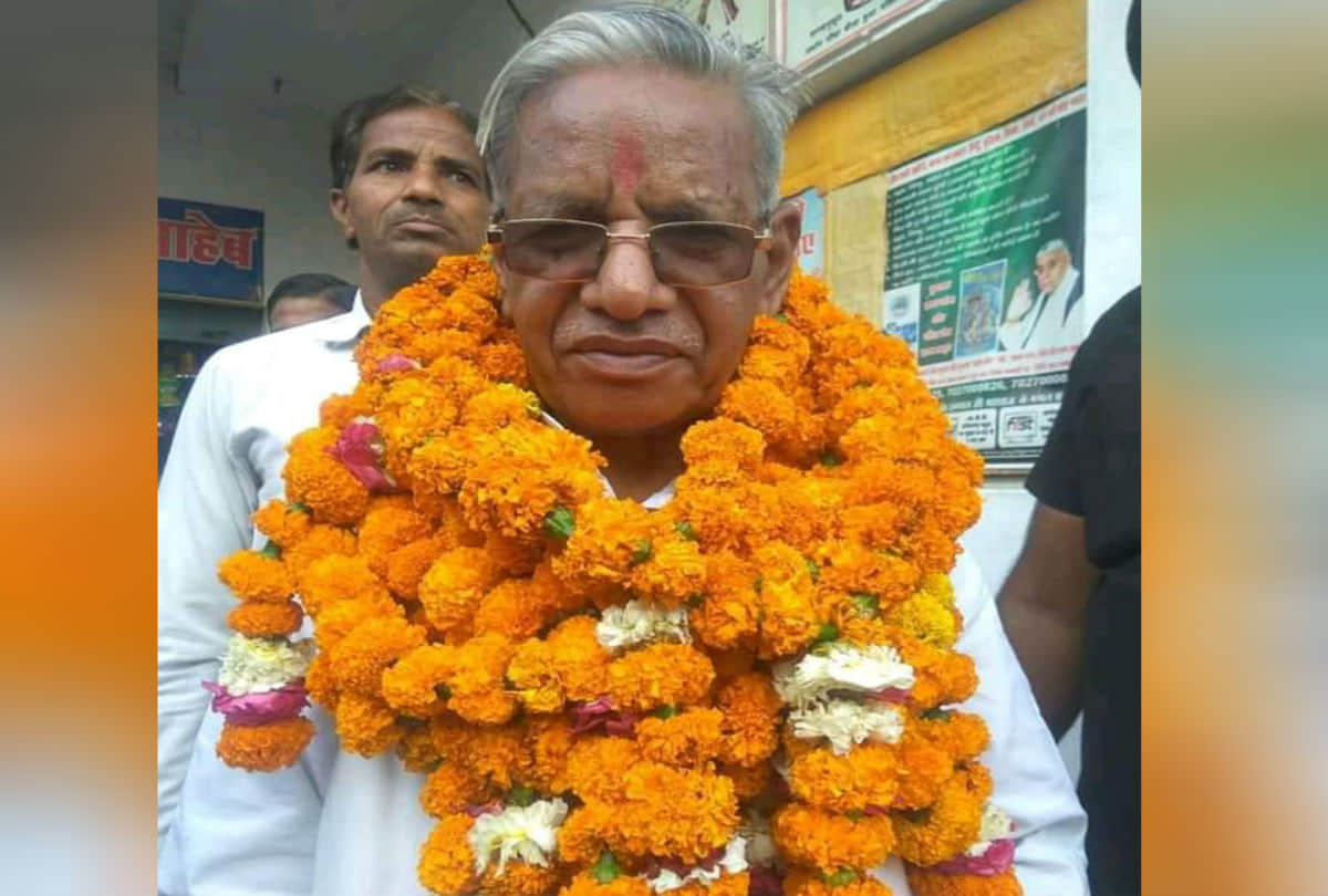 Firozabad BJP MP playing cricket amid dengue and viral fever outbreak in Firozabad