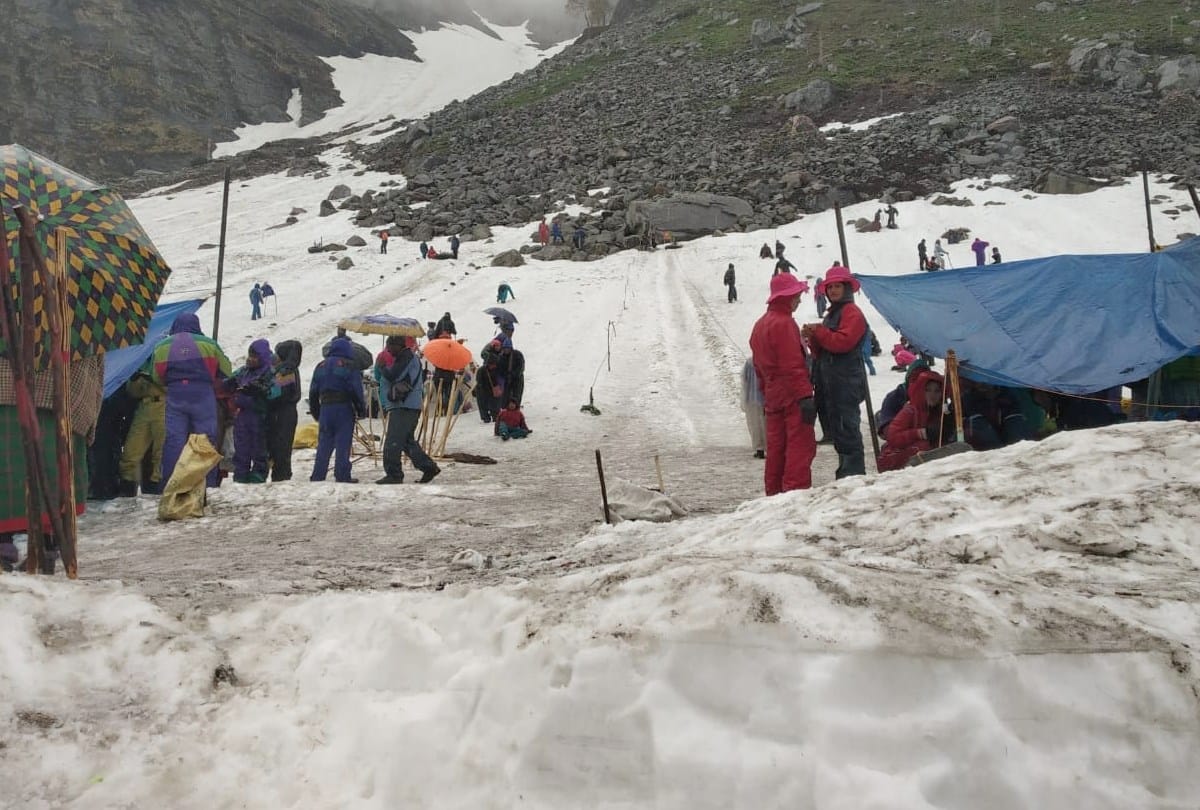 fresh snowfall in rohtang lahaul spiti and rain in shimla himachal pradesh