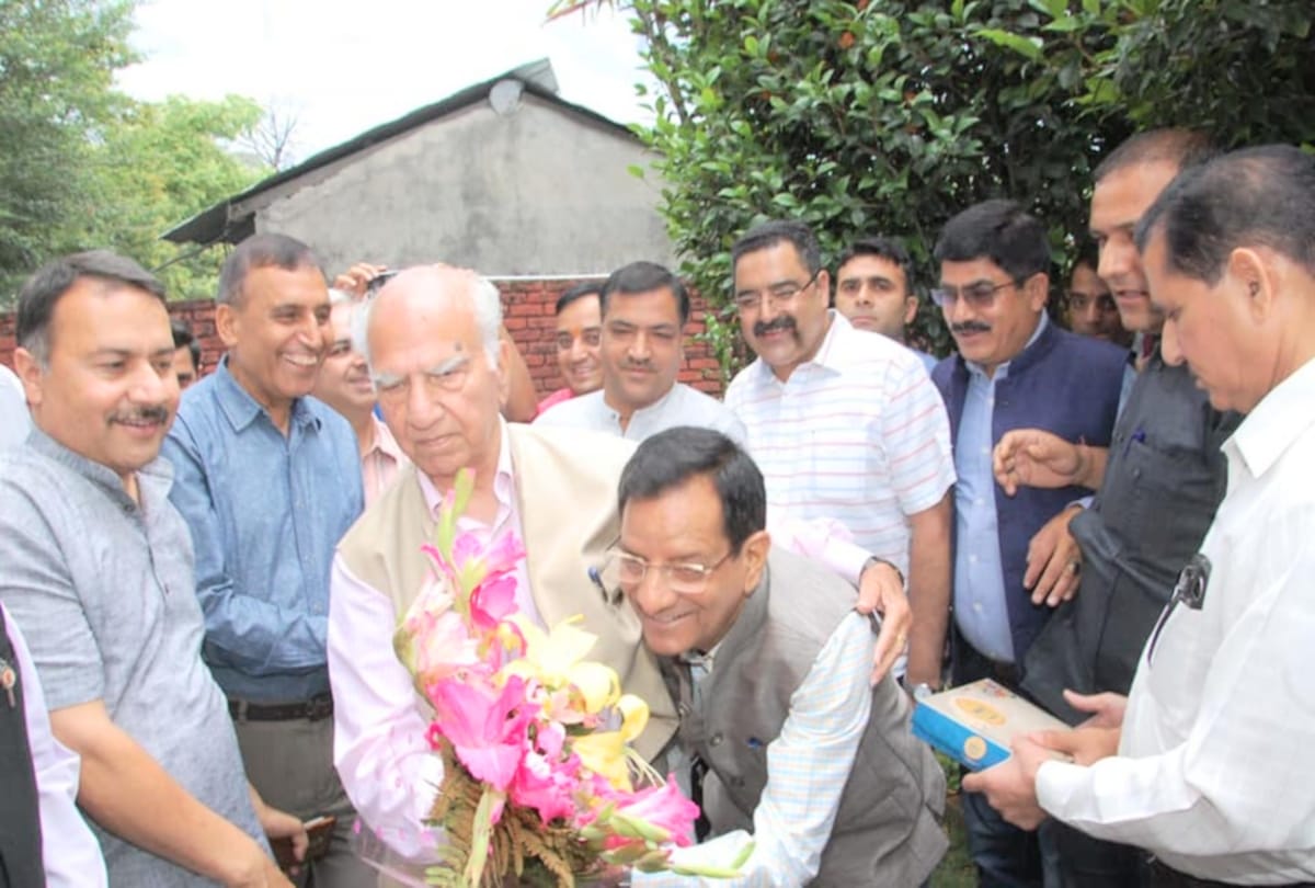 shanta kumar sing song in on the victory of kishan kapoor shimla