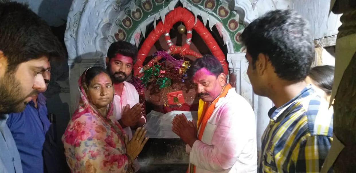 कुलदेवी से मांगा जनता के विश्वास पर खरा उतरने का आशीर्वाद