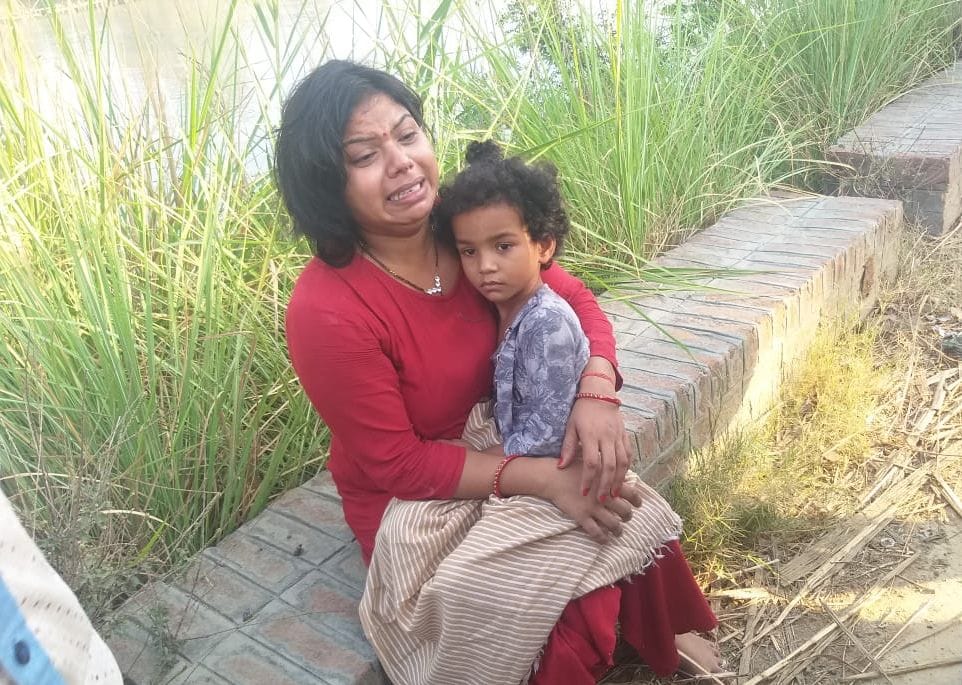 चार बहनों का इकलौता भाई थे संदीप