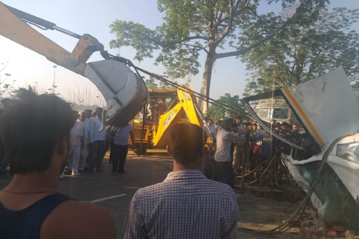 Five family members dies and six injured in car accident at Meerut