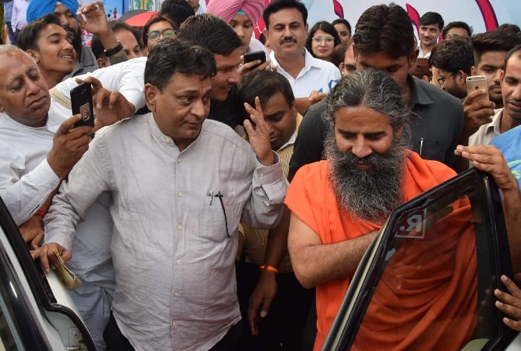Lok Sabha Elections 2019, Baba Ramdev Statement on Rahul Gandhi, Priyanka Gandhi, Pragya Thakur