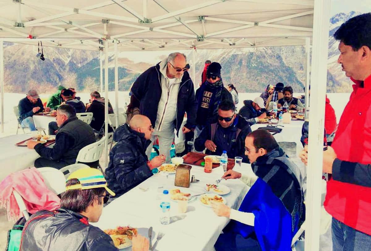 boney kapoor first film hum paanch unseen photos seen serving food to his cast & crew