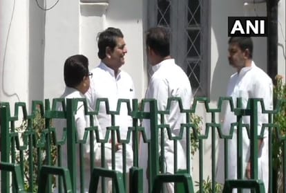 Political tension in Karnataka: Congress worried in the War Room, can move to court