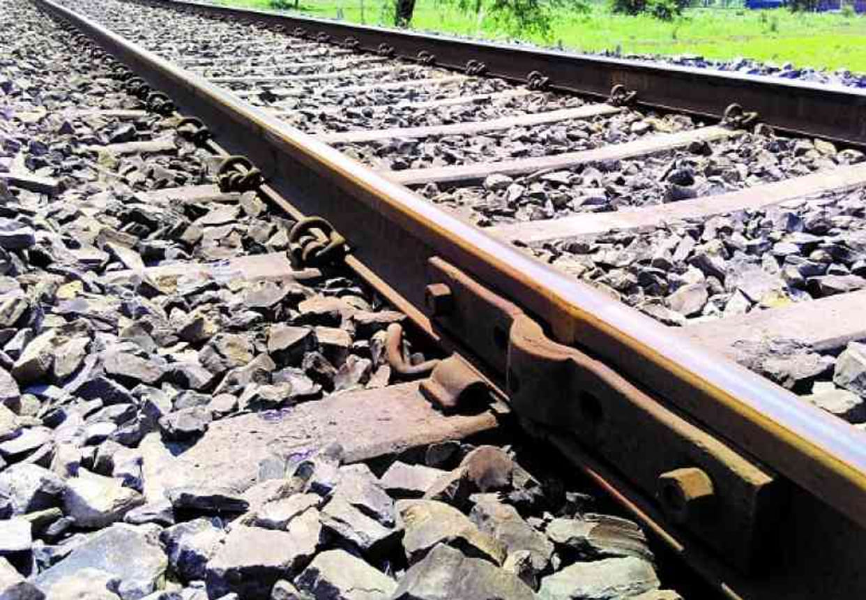 man jumped ahead train being troubled with wife's allegation