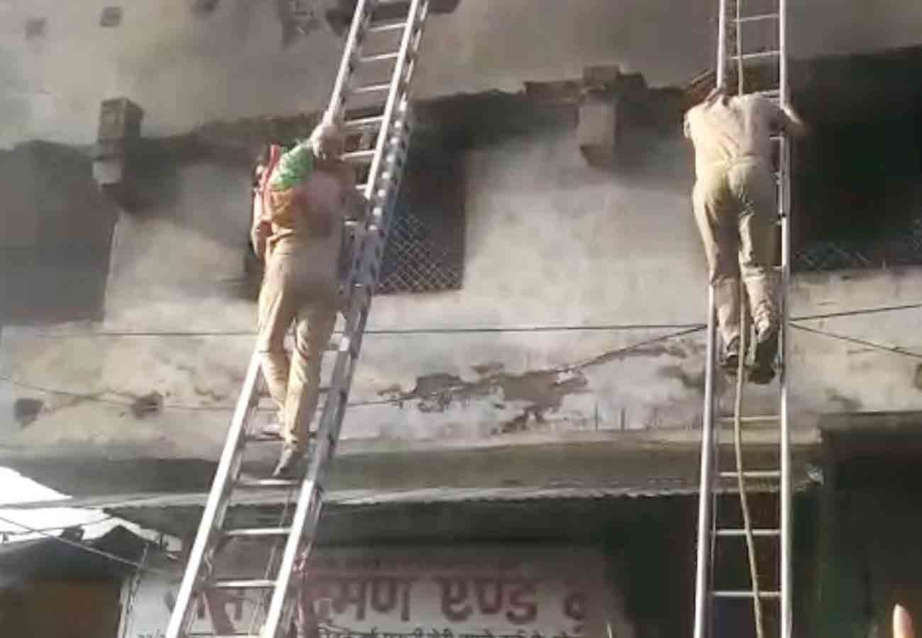 Fire breaks out in godown in Collectorganj area of Kanpur