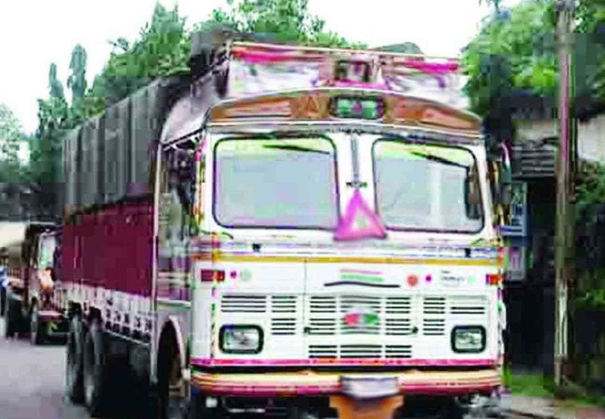 truck entered in No entry and crushes businessman in kanpur