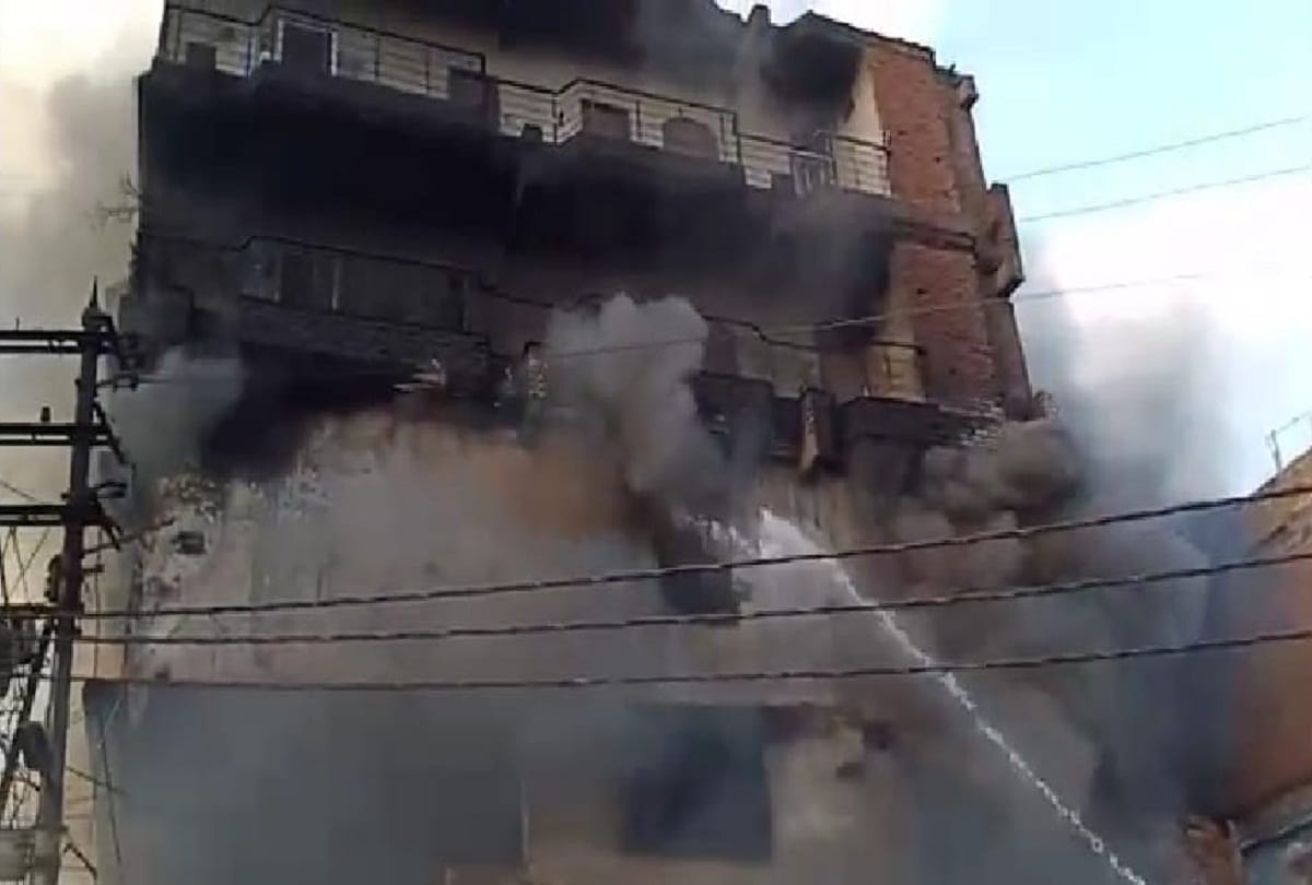 Fire breaks out in a godown in Collectorganj area of Kanpur