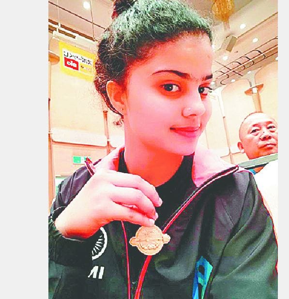 जापान में हुई पावर लिफ्टिंग प्रतियोगिता में इकरा ने रोशन किया नाम