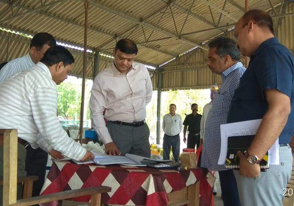 comissioner inspected wheat buying center