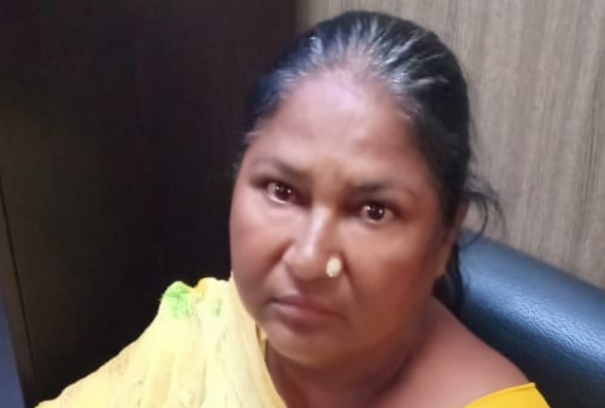 fake policemen looted  jewellery from lady in lucknow