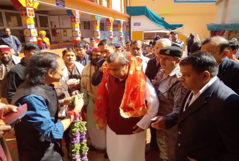 Mukesh Ambani arrives Badrinath dham and donate two crore rupees  for chandan 