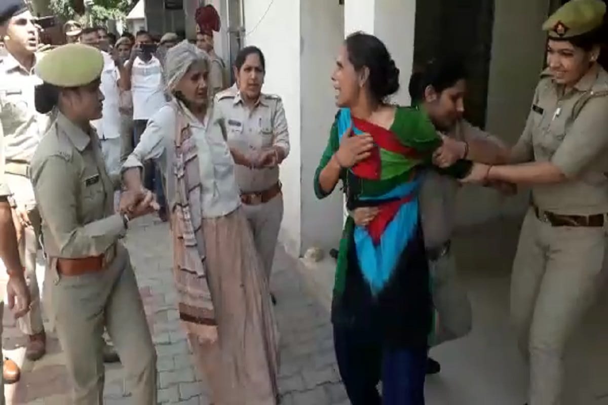 Baghpat Vikram murder case open and, victim sister and mother suicide try at SP Office