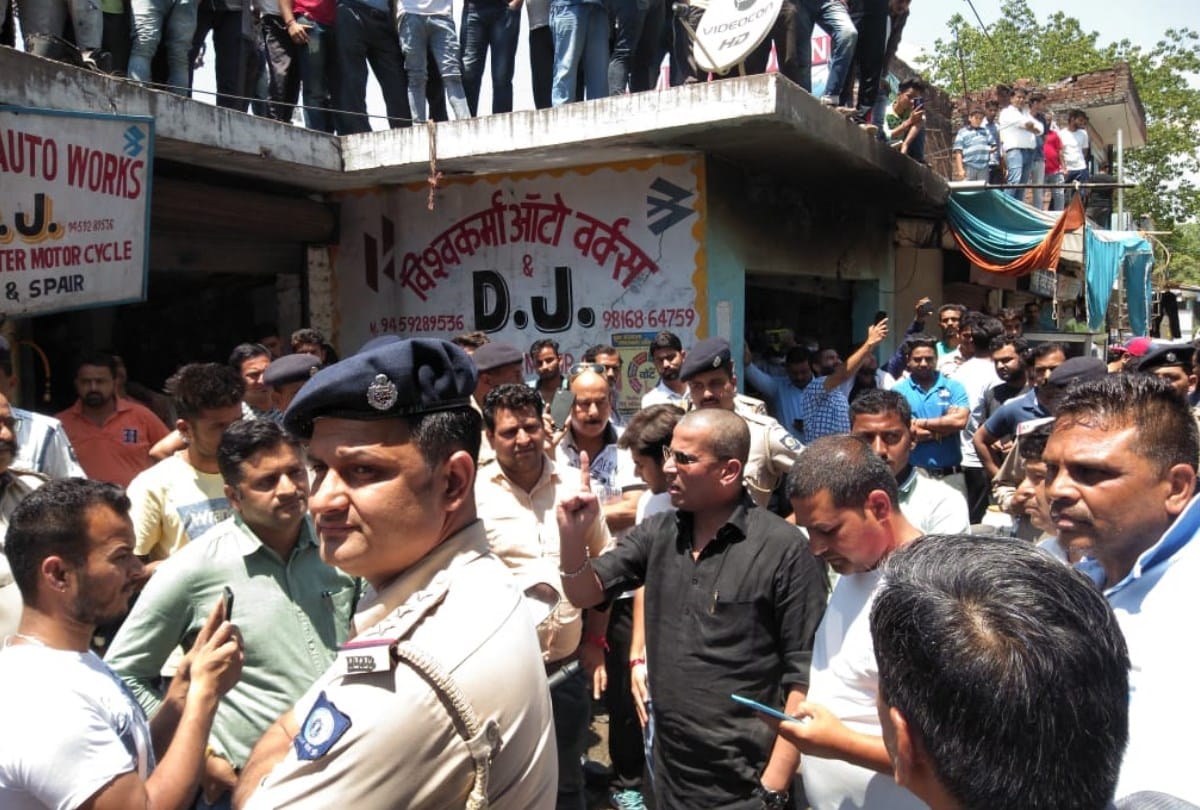 fight between neeraj bharti and BJP party workers kangra himachal pradesh