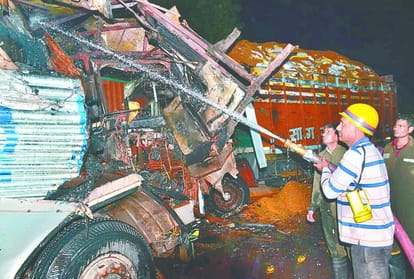 two people burnt alive after trucks collide on agra gwalior road
