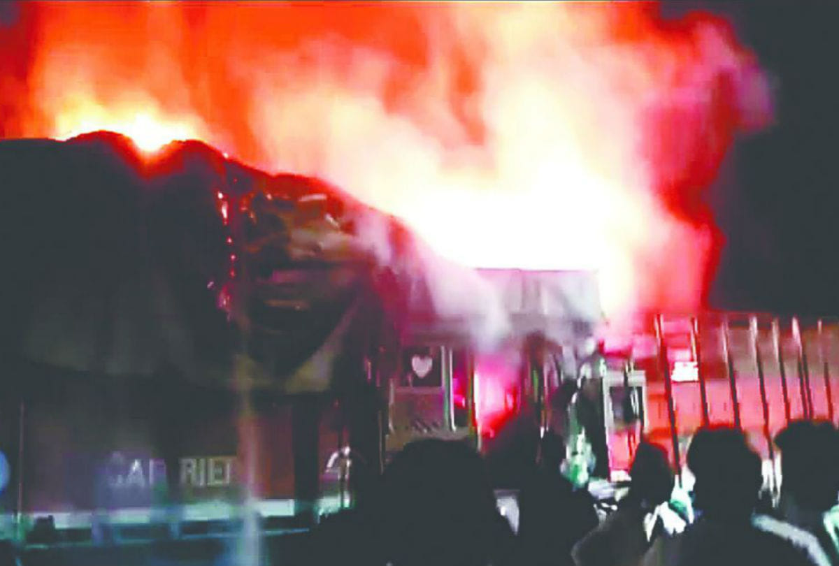 two people burnt alive after trucks collide on agra gwalior road