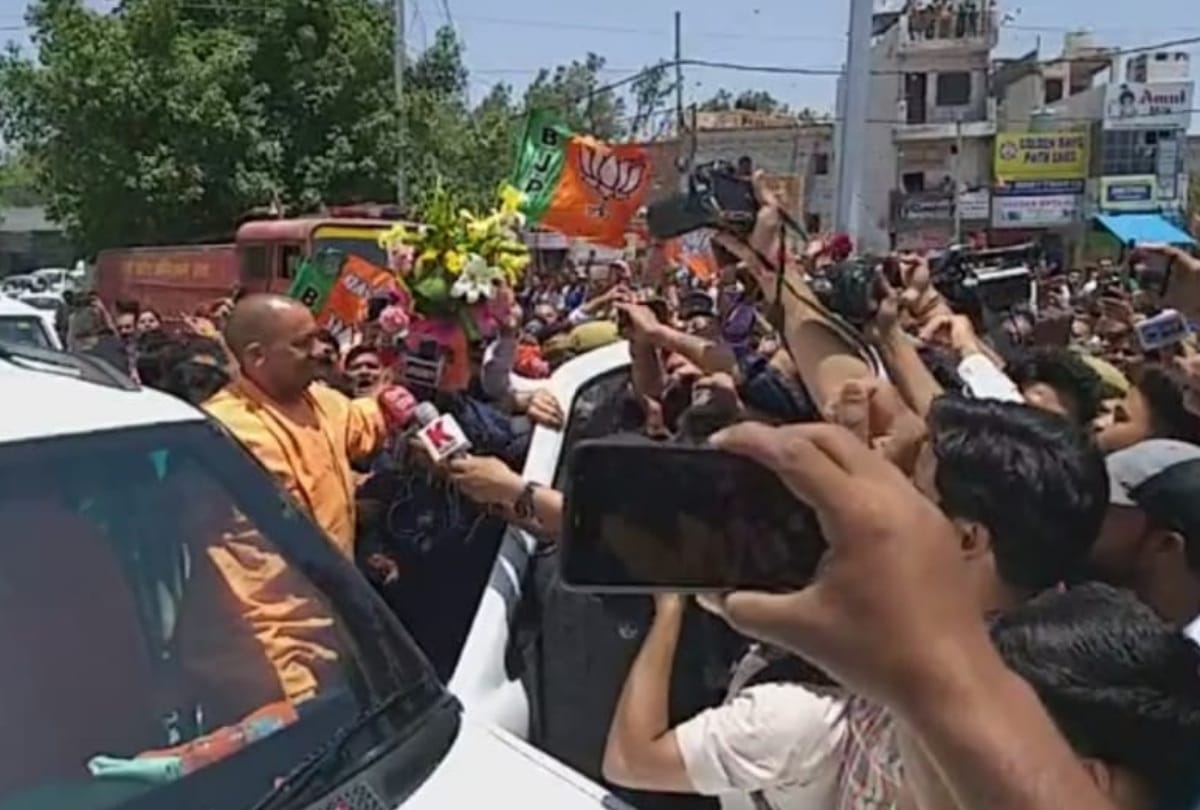 after lok sabha election result 2019 cm yogi reach ghaziabad meet volunteers head towards delhi