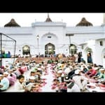 दूसरे अशरे के आखिरी दिन नवाबी जामा मस्जिद में इफ्तार का नजारा।