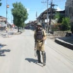 लगातार दूसरे दिन कर्फ्यू जैसे हालात