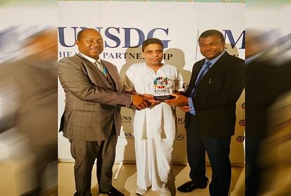 Acharya balkrishna got UNSDG 10 Most Influential people in Healthcare Award at Geneva