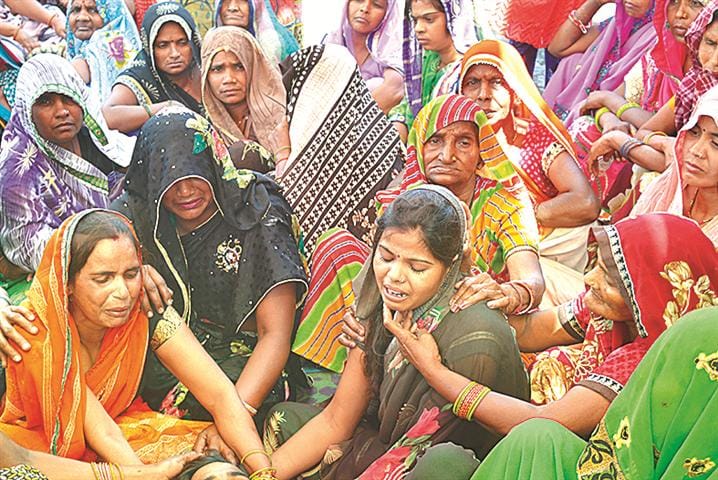 Irrigation young man dies due to current