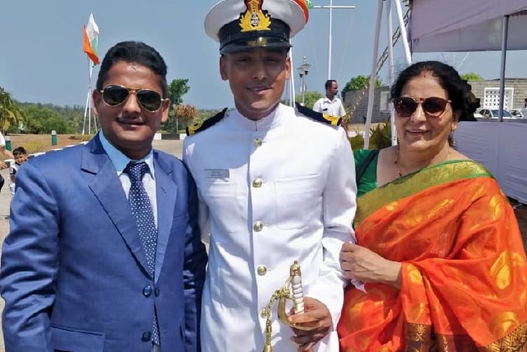 Become Lieutenant in the Navy of Pithoragarh